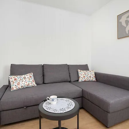 Bright Wladyslawa Iv In Centre By Renters *